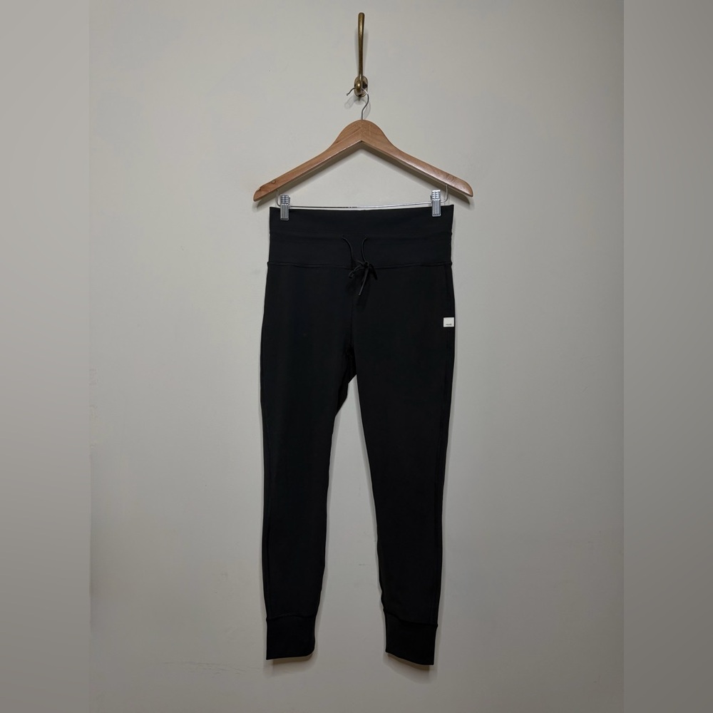 Vuori Daily Legging in Black - Picture 5 of 7